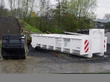 Realisatiefoto van grondwerken met een kraan aan het werk op een bouwterrein